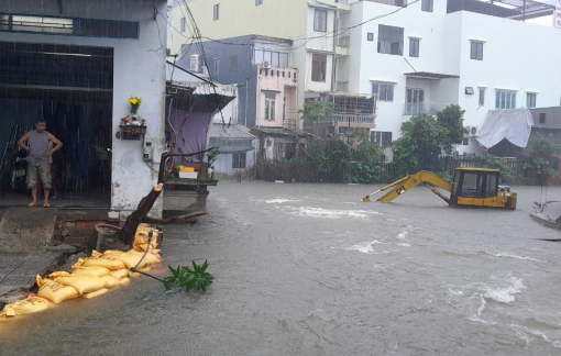 Quảng Nam: Mưa lớn gây chia cắt nhiều nơi, 2 thủy điện lớn xả lũ