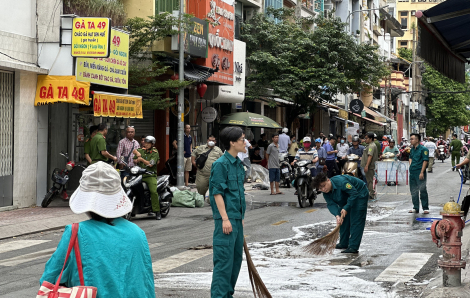 Người đàn ông nghi 'ngáo đá', xông vào quán cà phê đâm người rồi tự sát