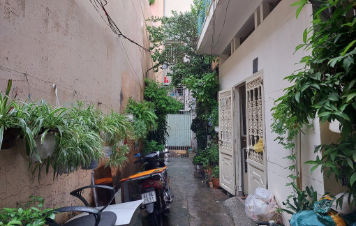 Bắt giam cô gái 21 tuổi thừa nhận sát hại con gái mới đẻ ở Bình Thạnh