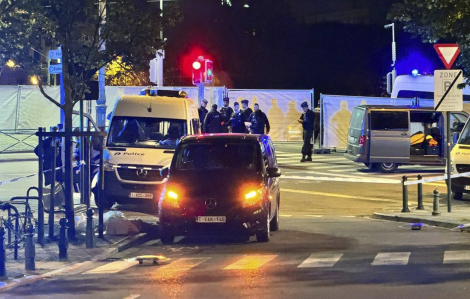 2 cổ động viên bị bắn chết, Bỉ nâng cảnh báo khủng bố