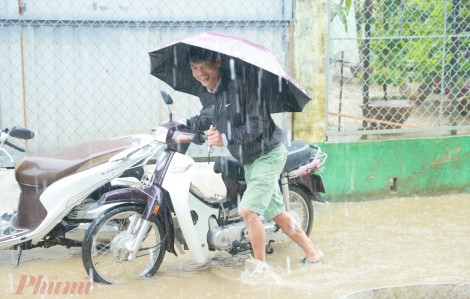 Đà Nẵng đang mưa rất to, học sinh nghỉ học ngày thứ 3