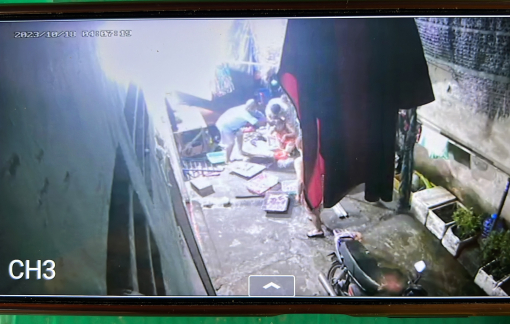 Người phụ nữ té ngã úp mặt vào chảo dầu đang sôi