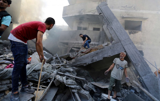 Người dân ở Dải Gaza trông ngóng hàng viện trợ