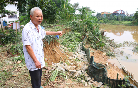 Sạt lở uy hiếp nghiêm trọng đến nhà cửa, vườn tược người dân ở thành phố Huế