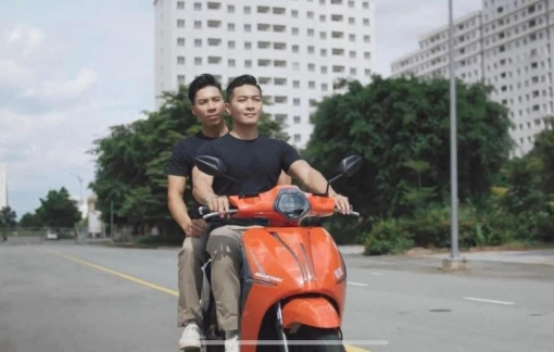 Xác minh clip 2 nghệ sĩ xiếc vừa lái xe vừa diễn chồng đầu