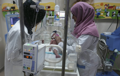 Bệnh viện Gaza không điện nước khiến trẻ em cận kề cái chết