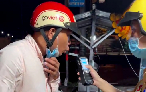 Ném đá CSGT vì xin bỏ qua vi phạm không được