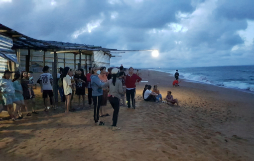 Phú Yên nỗ lực tìm kiếm nữ sinh bị sóng biển cuốn mất tích