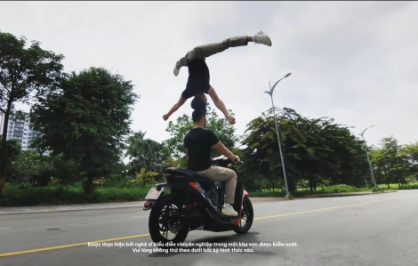 Sở VH-TT TPHCM sẽ làm việc với nghệ sĩ Quốc Cơ, Quốc Nghiệp vụ clip chồng đầu chạy xe máy