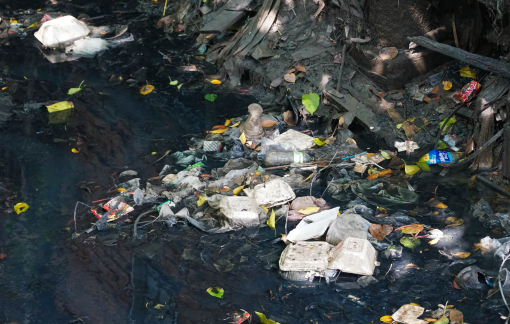 Những dòng kênh "nghẹt thở" giữa trung tâm thành phố