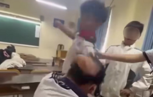 Nam sinh lớp 9 bị đánh, bóp cổ vì nhặt được 500.000 đồng