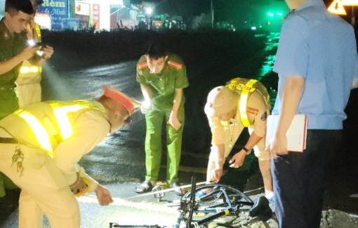 Vừa lái xe vừa sử dụng điện thoại, tài xế ô tô tông thầy giáo tử vong