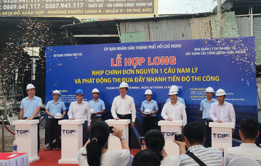 Hợp long cầu Nam Lý sau nhiều năm đình trệ