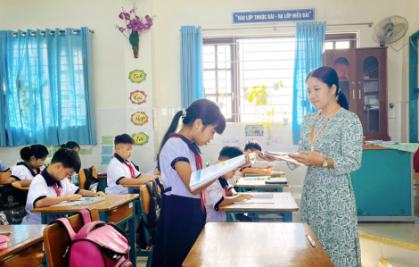 Những cô giáo bỏ phố về dạy trẻ nơi xã đảo