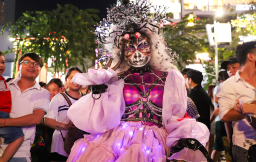 Tây - ta cùng biến thành "ma quỷ" trong đêm Halloween