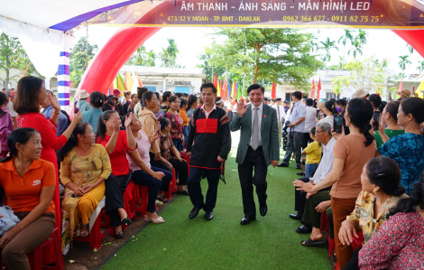 Tổng thư ký Quốc hội Bùi Văn Cường dự Ngày hội Đại đoàn kết dân tộc tại Đắk Lắk