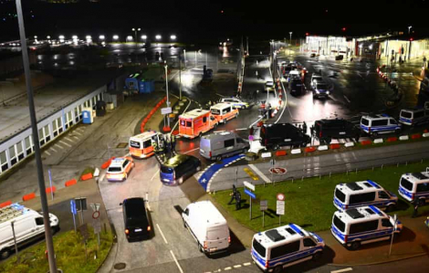 Đức đóng cửa sân bay để giải cứu con tin
