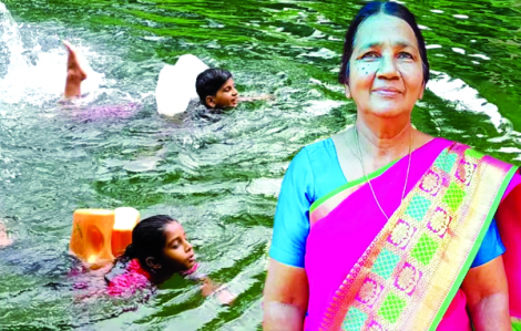 Nữ nông dân dạy bơi miễn phí cho trẻ em và phụ nữ
