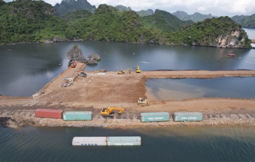 Dừng thi công dự án lấn biển vịnh Hạ Long