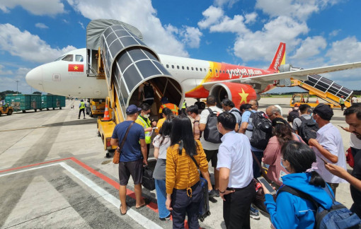 Các hãng bay tăng chuyến dịp tết, giá vé cao