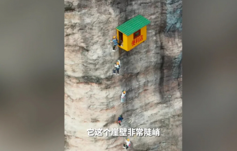 "Cửa hàng tiện lợi bất tiện nhất" Trung Quốc treo lơ lửng trên vách đá