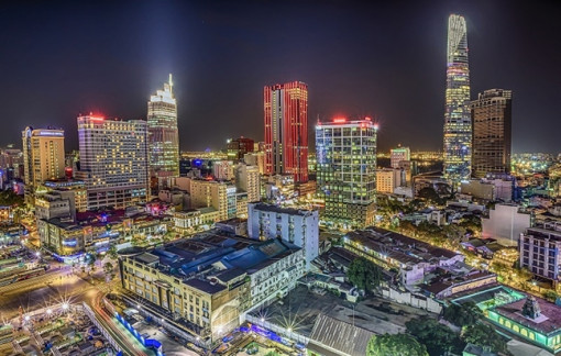Sài Gòn tựa chiếc cầu vồng đa sắc