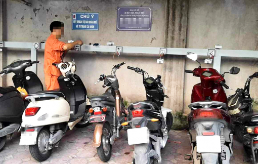 Cấm sạc xe điện qua đêm, làm sao khắc phục bất tiện?