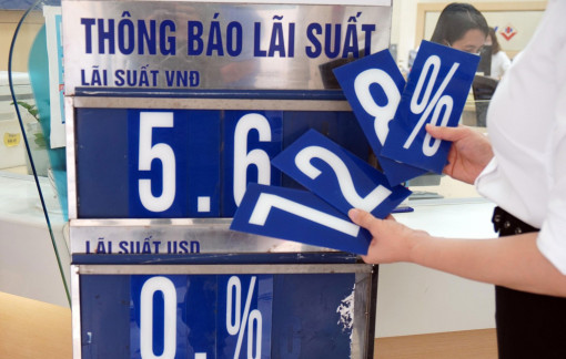 Lãi suất tiền gửi tiếp tục giảm