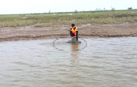 Liên tiếp phát hiện 3 thi thể trôi dạt trên sông, biển ở Hà Tĩnh