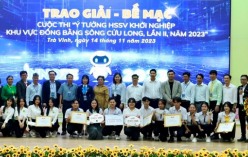 Học sinh cấp 3 biến vỏ trái sầu riêng thành thức ăn chăn nuôi hữu cơ