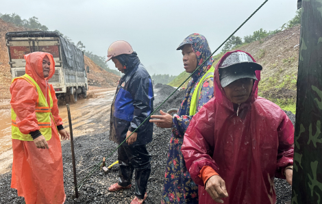 Khắc phục điểm sạt lở nghiêm trọng trên tuyến đường Hồ Chí Minh đoạn La Sơn-Hòa Liên