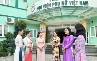 Hội LHPN TPHCM đi thăm các đơn vị giáo dục nhân ngày Nhà giáo Việt Nam 20/11