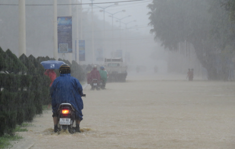 Nước đã rút dần, một số khu vực ở tỉnh Khánh Hòa còn ngập cục bộ