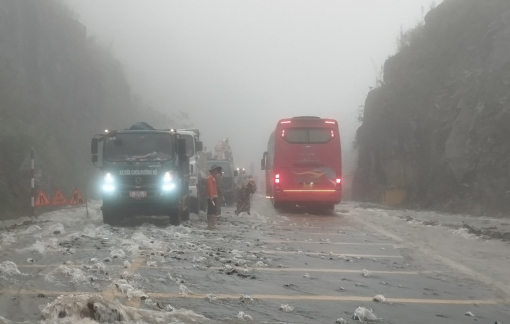 Thông tuyến Nha Trang đi Đà Lạt sau nhiều giờ bị chia cắt do sạt lở
