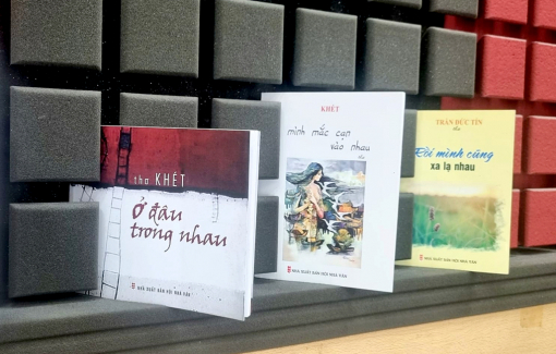 Màu nâu trầm trong thơ của Khét