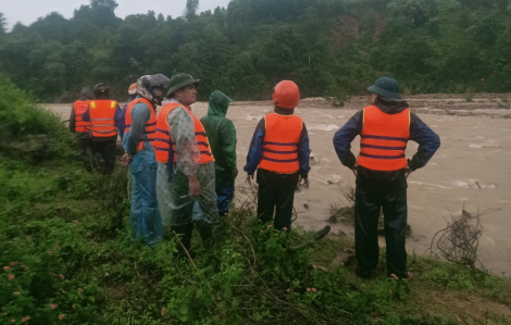 Tìm thấy thi thể 2 vợ chồng ở Quảng Trị mất tích giữa mưa lũ