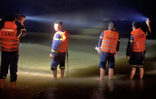 Lật thuyền đánh cá, cha cùng 2 con nhỏ tử vong thương tâm