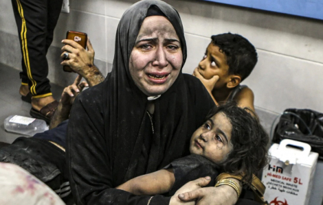 Hơn 80 thi thể chôn tập thể ở bệnh viện lớn nhất Dải Gaza