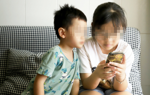 Chấn chỉnh văn hóa từ… cách sử dụng điện thoại