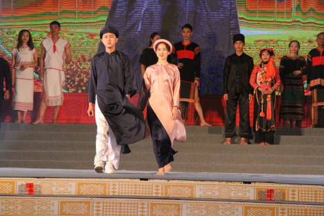 Chiêm ngưỡng trang phục truyền thống của 49 dân tộc anh em tại Đắk Lắk