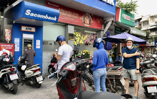 ATM ngày càng vắng người rút tiền