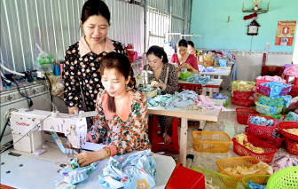 Mở xưởng may, tạo việc làm cho phụ nữ nông thôn