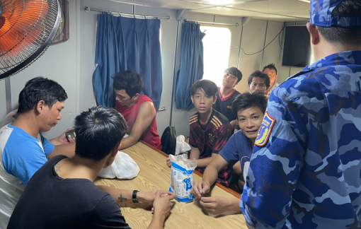 Sức khỏe 14 ngư dân trong vụ tàu cá bị chìm trên biển ra sao?