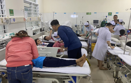 17 học sinh nhập viện nghi ngộ độc trà sữa