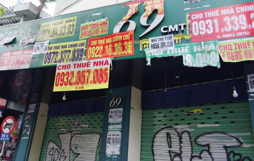 "Rác" rao vặt vây nhà mặt tiền