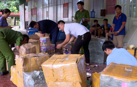 Mua hàng tấn pháo nổ từ Campuchia về rao bán trên mạng xã hội
