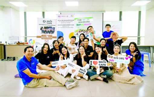 Ngồi Café và cái tình của Hậu