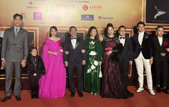 Nghệ sĩ khoe sắc trên thảm đỏ bế mạc Liên hoan phim Việt Nam