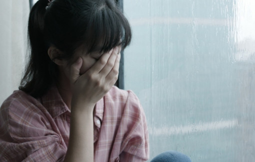 Giải thoát cho bản thân, hay tiếp tục sống vì con?