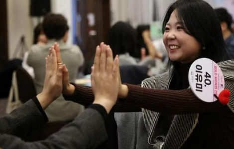 Một thành phố ở Hàn Quốc mở tiệc mai mối khuyến khích giới trẻ kết hôn, sinh con